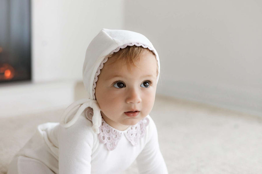 Scalloped Collar Footie - White/Lavender